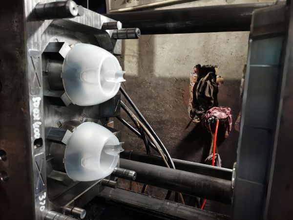 Plastic toy injection molding machine​