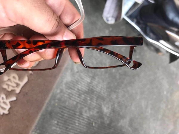 Single-Color vs. Two-Color Injection Molding Machine – Which One Makes Your Eyeglass Frames More Competitive? 2 Single-Color vs. Two-Color Injection Molding Machine – Which One Makes Your Eyeglass Frames More Competitive? 2