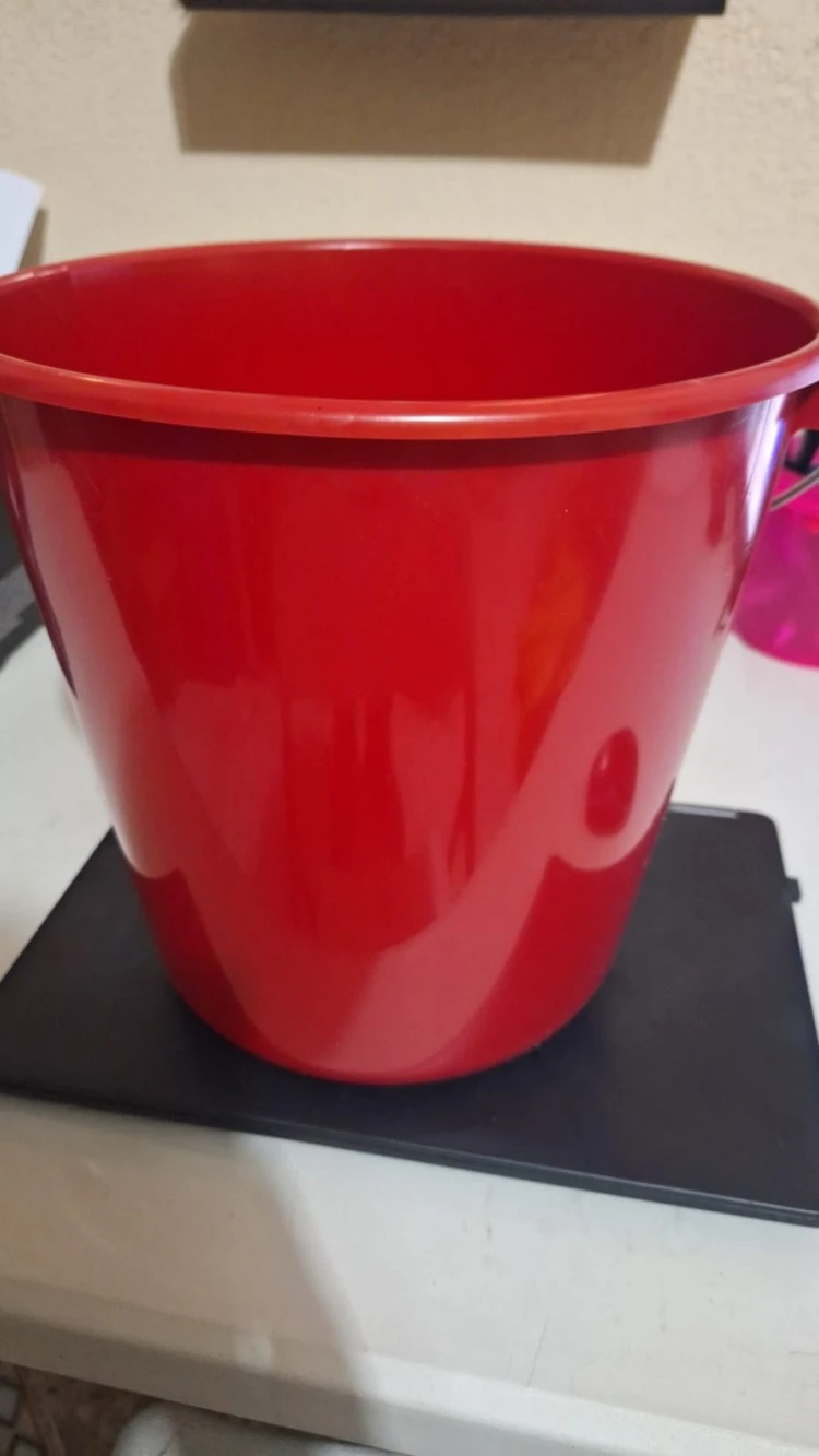 Types of plastic buckets and different manufacturing processes 2