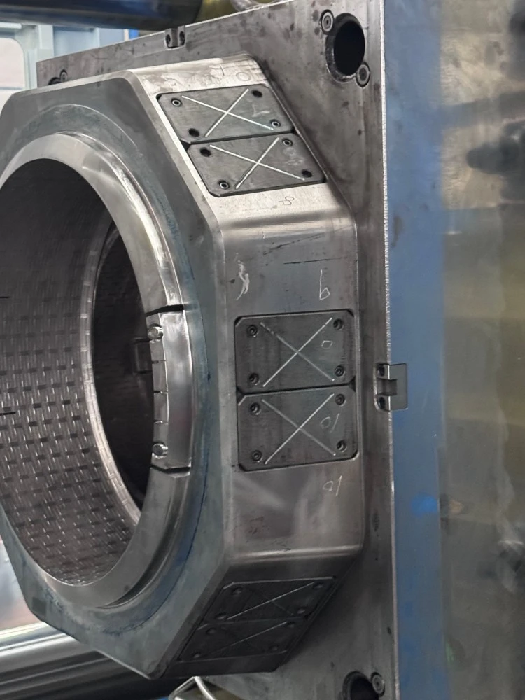 bucket mold