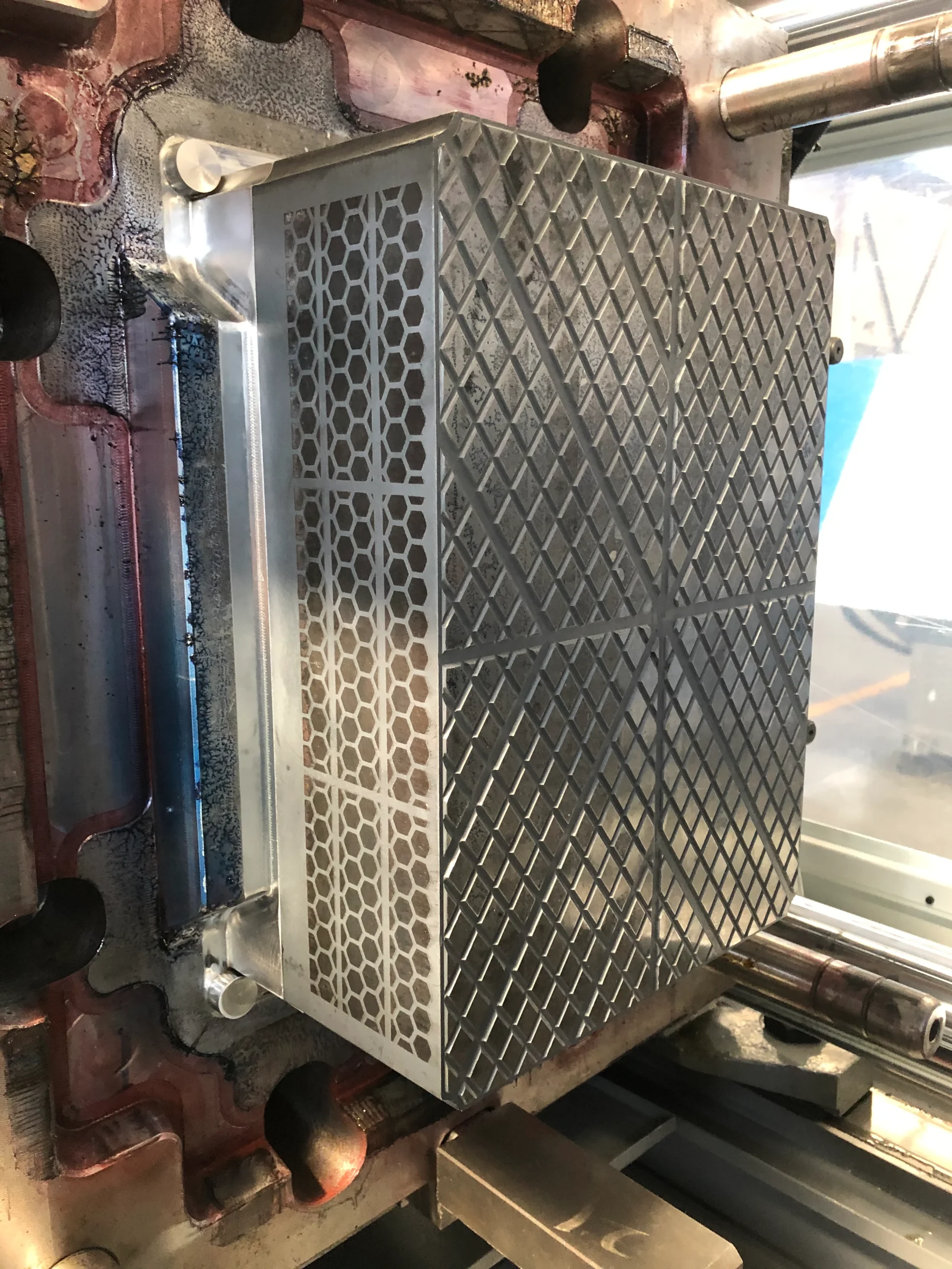 How does the plastic crates injection molding work? 5 How does the plastic crates injection molding work? 5
