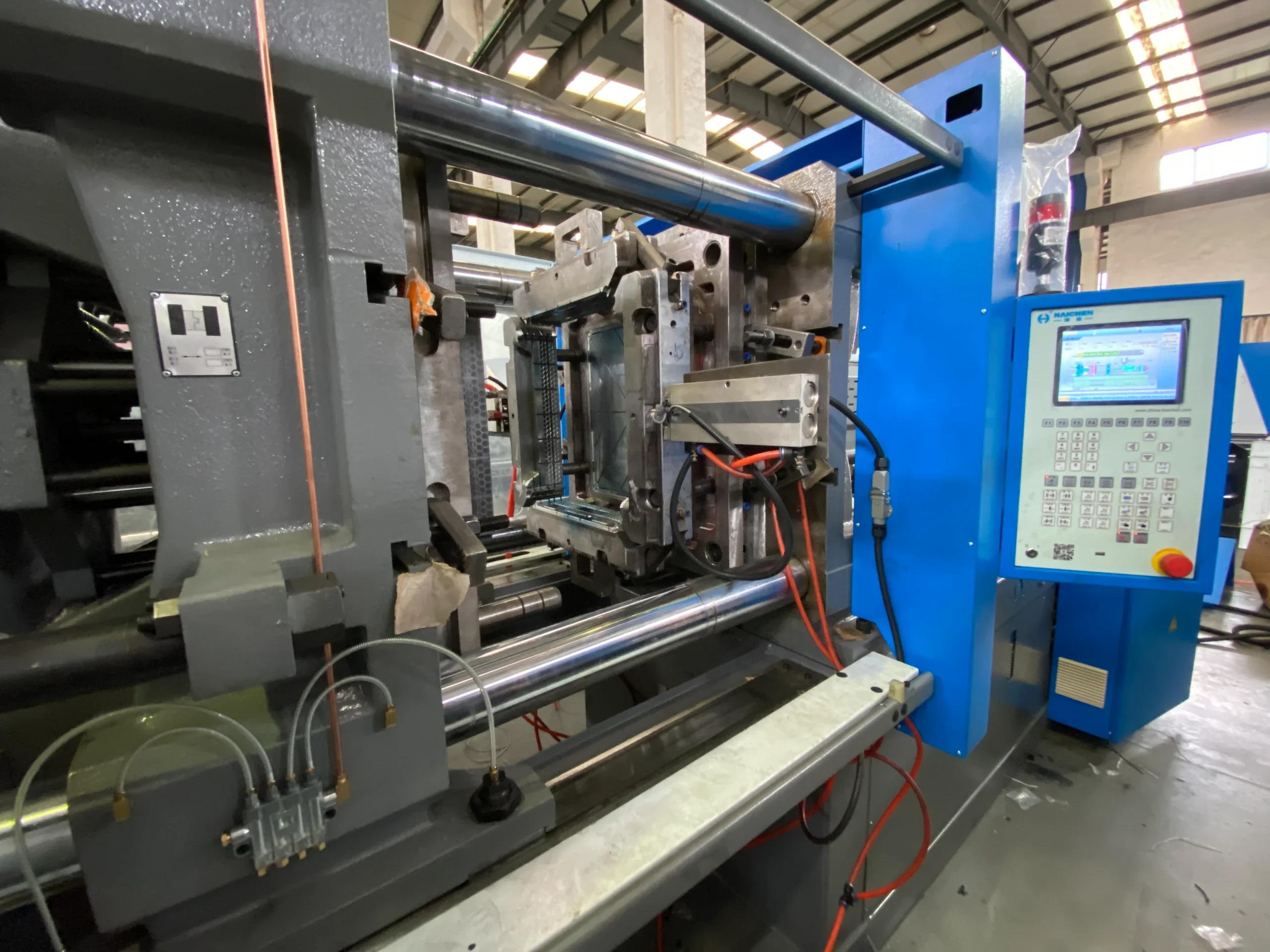 How does the plastic crates injection molding work? 6 How does the plastic crates injection molding work? 6