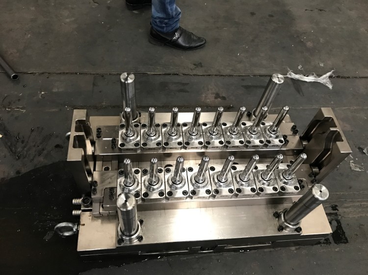 Price of PET preform injection molding production line 3