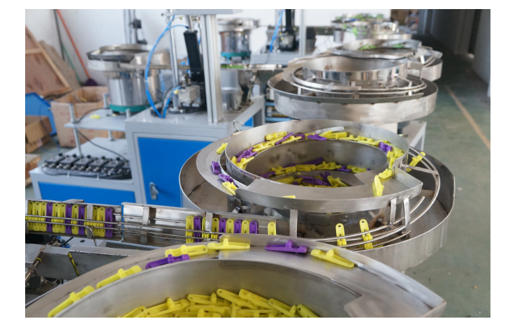 Clothing clip assembly machine