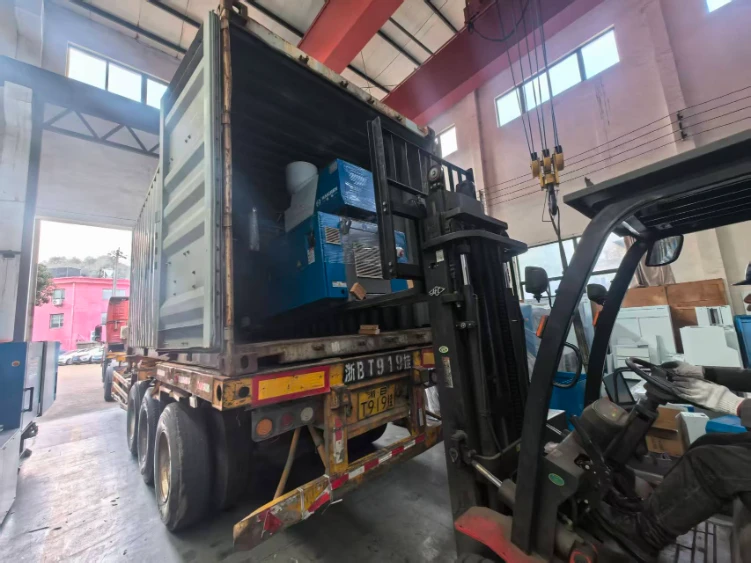 Suitable forklifts for loading injection molding machines